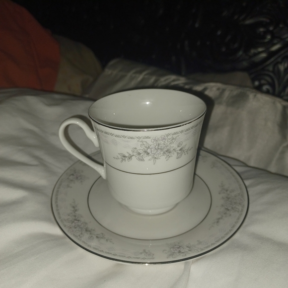 Sango set of silver embellished china - Picture 2 of 5